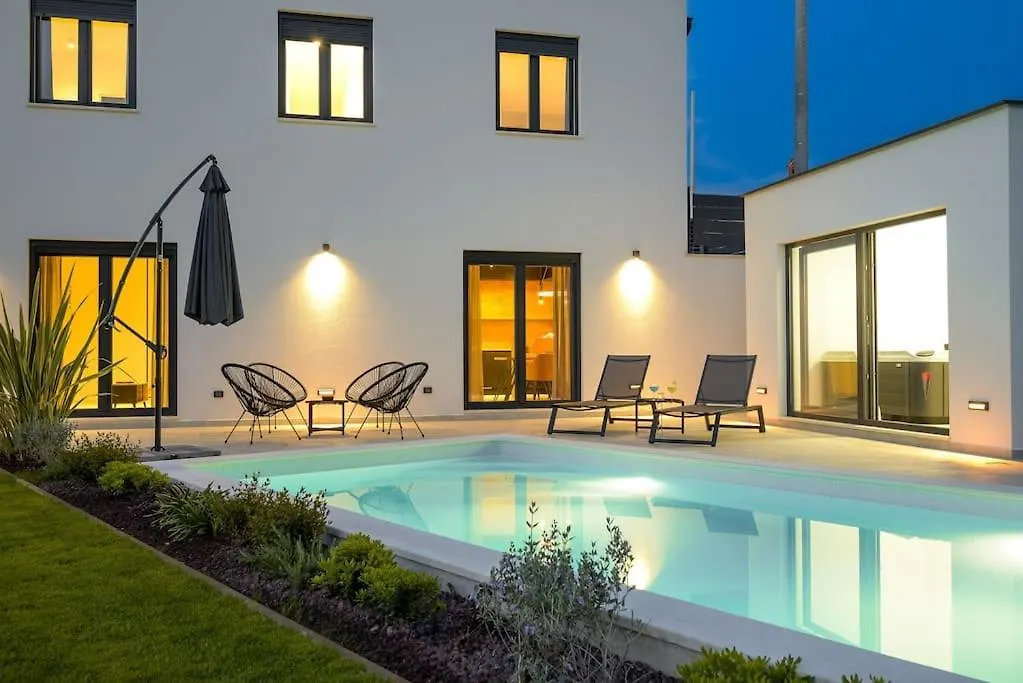 Villa Minka By Istrialux Manjadvorci 0*,
